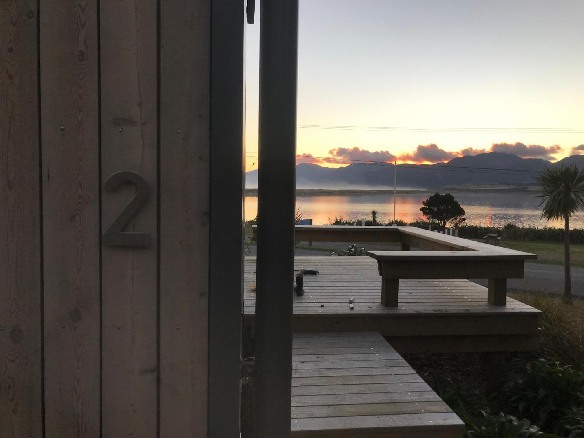 Lake Ferry Hotel Villas Pirinoa Luaran gambar