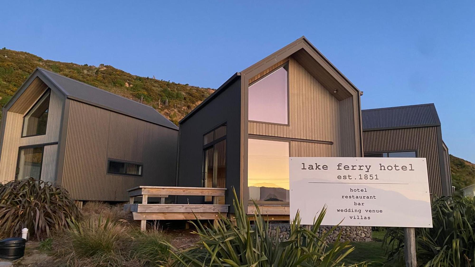 Lake Ferry Hotel Villas Pirinoa Luaran gambar